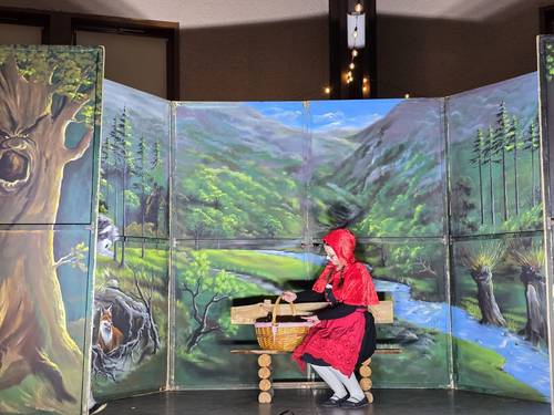 Rotkäppchen allein im Wald - © Doncalli Theater 1000114788