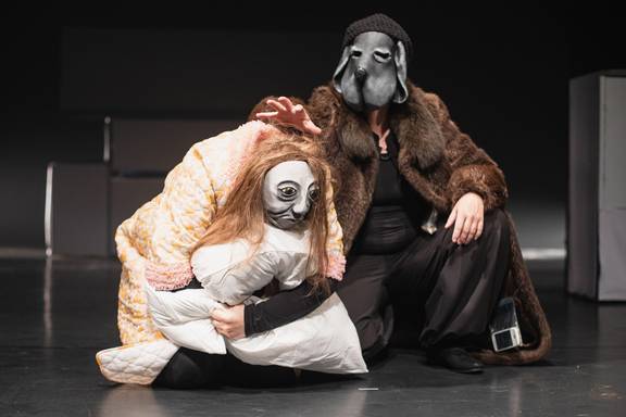 Szenenfoto Der schwarze Hund Foto Julia Fenske 1,4 MB
