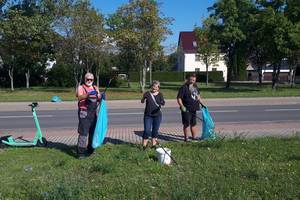 SauberMachathon Kötzschen © OT Kötzschen 3 Bürger mit Müllsäcken und Greifzangen