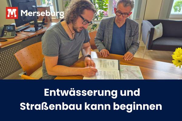 Gerd Heimbach und OB Müller-Bahr unterzeichnen die Vereinbarung mit dem AZV. © Pressestelle beitragsbild florian geyer str.